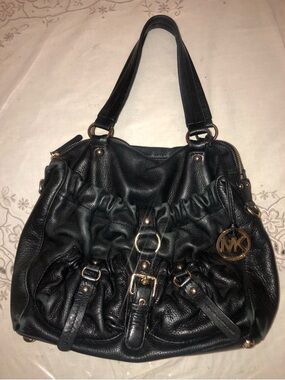 LOOKING FOR THIS MK BAG IN BLACK OR BLUE